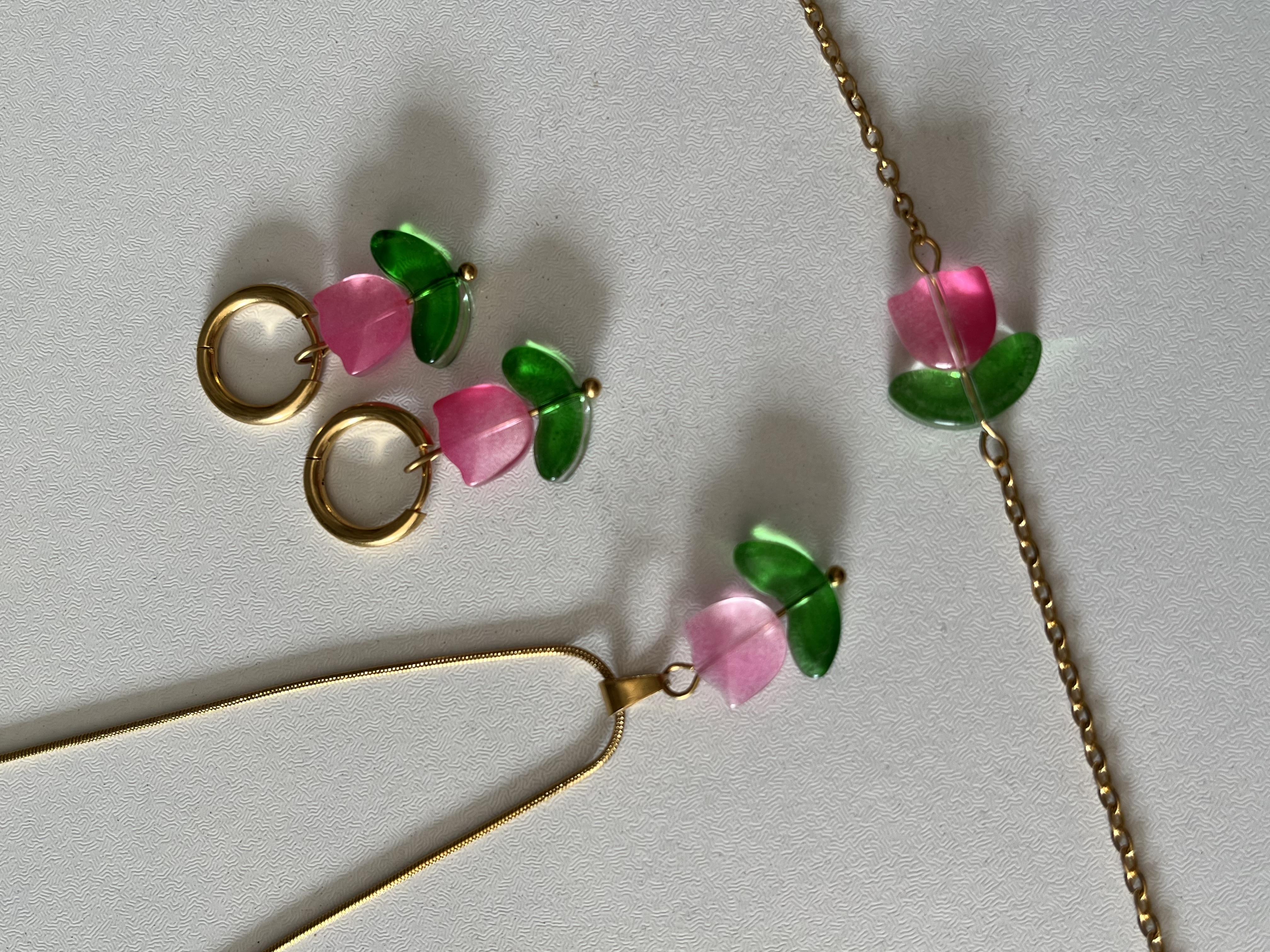 نیمست لاله ابدی شامل دستبند، گوشواره و گردنبند